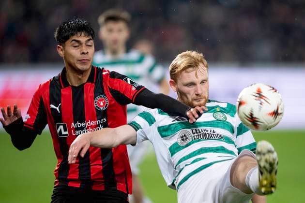 UEFA Europa League FC Midtjylland Celtic FC Celtics Liam Scales in action with FC Midtjyllands Dario Osorio during the Europa League match between FC Midtjylland and Celtic FC at MCH Arena in Herning on Thursday, November 6, 2025 Photo Bo Amstrup Ritzau Scanpix , Herning Denmark Mors  Copyright: BoxAmrstrupx xRitzauxScanpix BoxAmstrupx spdk20251106-214129-L