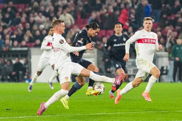 UEFA Europa League: VfB Stuttgart v Feyenoord Stuttgart - Maximilian Mittelstädt of VfB Stuttgart, Anis Hadj Moussa of Feyenoord during the fourth match of the UEFA Europa League 2025 2026. The match is set between VfB Stuttgart and Feyenoord at Neckarstadion, MHP Arena on 6 November 2025 in Stuttgart, Germany. Copyright: xYannickxVerhoevenx