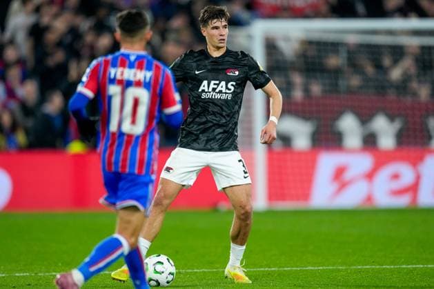 2025-11-06 Crystal Palace v AZ Alkmaar - UEFA Conference League 2025 26 League Phase MD4 LONDON, UNITED KINGDOM - NOVEMBER 6: Wouter Goes of AZ Alkmaar looks on during the UEFA Conference League 2025 26 League Phase MD4 match between Crystal Palace and AZ Alkmaar at Selhurst Park Stadium on November 6, 2025 in London, United Kingdom. London Selhurst Park Stadium United Kingdom Content not available for redistribution in The Netherlands directly or indirectly through any third parties. Copyright: xEdxvanxdexPolx
