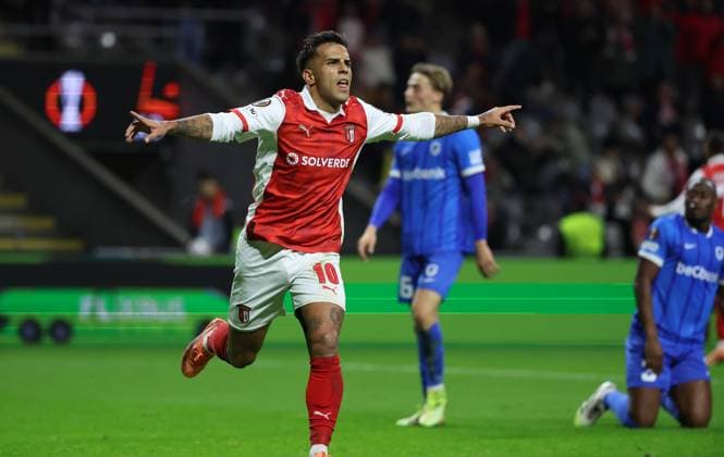 Sporting de Braga-Genk-EuropaLeague-Matchday 4-6-11-2025 Rodrigo Zalazar of Sporting Braga celebrates your first goal in action during the UEFA Europe League, Phase League, Matchday 4, between Sporting Club de Braga and KRC Genk at Stadium Municipal of Braga on November 6, 2025 in Braga (Portugal) (Photo by Luis de la Mata SportPix Sipa USA) Braga Stadium Municipal of Braga Braga Portugal Copyright: xLuisxdexlaxMatax xsportPix.org.ux