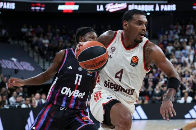 BASKET BALL : Paris Basket Vs Bayern - Euroligue - 06 11 2025 Xavier Rathan-Mayes (Bayern) Vs Joel Ayayi (Paris) ParisFrance  Copyright: xMichaelxBaucherx