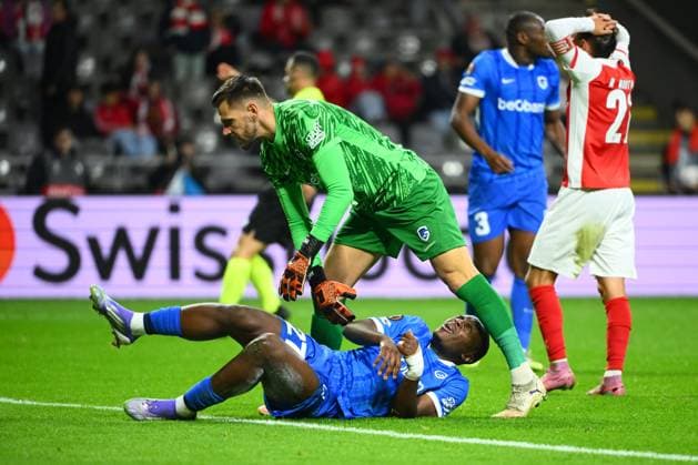 SC Braga v KRC Genk - UEFA Europa League BRAGA, PORTUGAL - NOVEMBER 06 : Van Crombrugge Hendrik goalkeeper of KRC Genk, Nkuba Ken defender of KRC Genk in action during the UEFA Europa League 2025 26 League Phase MD4 match between SC Braga and KRC Genk on November 6, 2025 in Braga, Portugal, 06 11 2025 Braga Portugal  Copyright: xVincentxKalutx