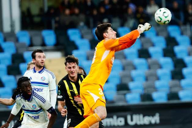 Strasbourgs Mike Penders during Thursdays Conference League third round football match between BK Häcken and RC Strasbourg Alsace at Gamla Ullevi in Gothenburg, Sweden on November 06, 2025 GÖTEBORG SWEDEN x9200x  Copyright: xAdamxIhse TTx CONFERENCE LEAGUE HECKEN - RC STRASBOURG