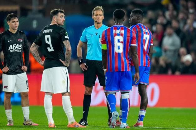 2025-11-06 Crystal Palace v AZ Alkmaar - UEFA Conference League 2025 26 League Phase MD4 LONDON, UNITED KINGDOM - NOVEMBER 6: Referee Daniele Criffi looks on during the UEFA Conference League 2025 26 League Phase MD4 match between Crystal Palace and AZ Alkmaar at Selhurst Park Stadium on November 6, 2025 in London, United Kingdom. London Selhurst Park Stadium United Kingdom Content not available for redistribution in The Netherlands directly or indirectly through any third parties. Copyright: xEdxvanxdexPolx