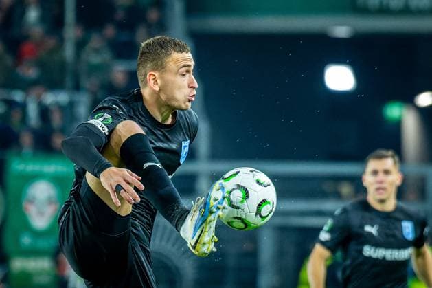 SOCCER - UEFA ECL, Rapid vs Craiova VIENNA,AUSTRIA,06.NOV.25 - SOCCER - UEFA Conference League, SK Rapid Wien vs CS Universitatea Craiova. Image shows Oleksandr Romanchuk (Craiova).  GEPAxpictures xKevinxHackner