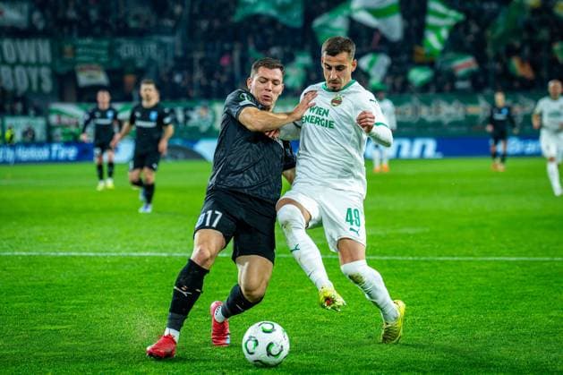 SOCCER - UEFA ECL, Rapid vs Craiova VIENNA,AUSTRIA,06.NOV.25 - SOCCER - UEFA Conference League, SK Rapid Wien vs CS Universitatea Craiova. Image shows Carlos Mora (Craiova) and Andrija Radulovic (Rapid).  GEPAxpictures xKevinxHackner