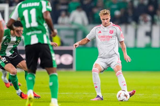 November 6, 2025, Sevilla, Sevilla, SPAIN: Adam Karabec of Olympique de Lyon in action during the UEFA Europa League, football match played between Real Betis and Olympique de Lyon at La Cartuja stadium on November 6, 2025, in Sevilla, Spain. Sevilla SPAIN - ZUMAa181 20251106_zaa_a181_060 Copyright: xJoaquinxCorcherox