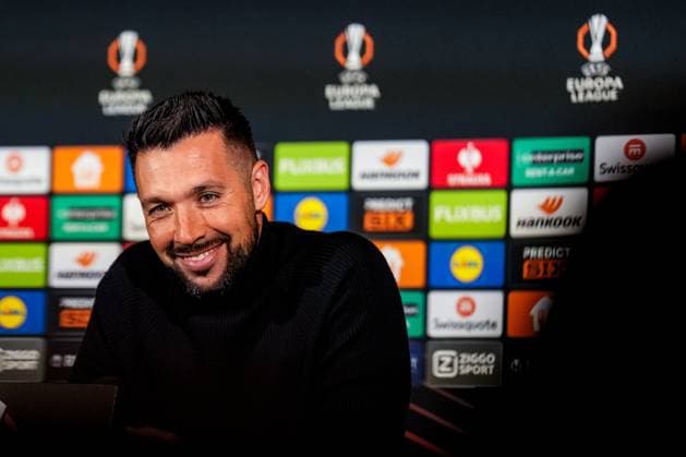UTRECHT, NETHERLANDS - NOVEMBER 6: FC Porto head coach Francesco Farioli attends a press conference, PK, Pressekonferenz after the UEFA Europa League 2025 26 League Phase MD4 match between FC Utrecht and FC Porto at Stadion Galgenwaard on November 6, 2025 in Utrecht, Netherlands. (Photo by Rene Nijhuis) SPO  Copyright: xRenexNijhuis