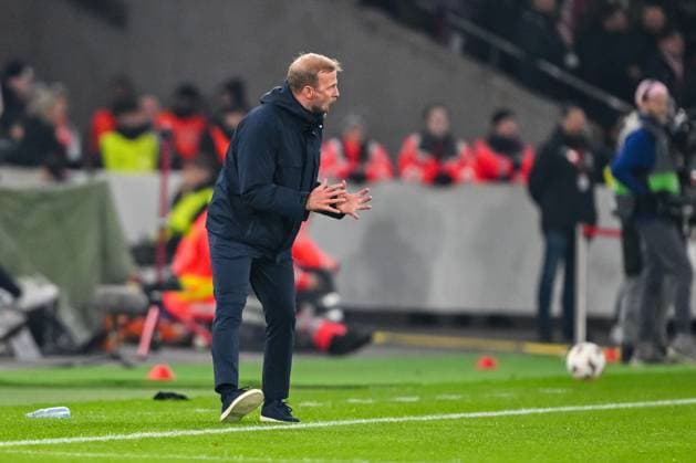 Trainer Sebastian Hoeneß (VfB Stuttgart) gestures during the UEFA Europa League 2025 26 League Phase MD4 match between VfB Stuttgart and Feyenoord at Stuttgart Arena on November 6, 2025 in Stuttgart, Germany. (Photo by Harry Langer DeFodi Images) Trainer Sebastian Hoeneß VfB Stuttgart gestures during the UEFA Europa League 2025 26 League Phase MD4 match between VfB Stuttgart and Feyenoord at Stuttgart Arena on November 6, 2025 in Stuttgart, Germany Photo by Harry Langer DeFodi Images