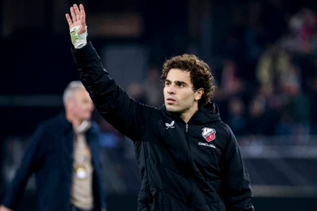 Miguel Rodriguez of FC Utrecht acknowledges the supporters FC Utrecht v FC Porto, UEFA Europa League 2025 26 League Phase MD4, FC Utrecht v FC Porto, Stadion Galgenwaard, November 6, 2025, Utrecht, Netherlands.