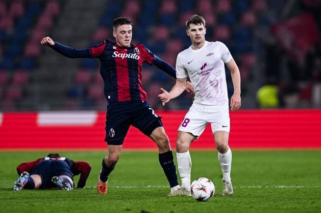 251106 Emil Holm of Bologna and Jacob Sorensen of Brann during the Europa League football match between Bologna and Brann on November 6, 2025 in Bologna Photo Image Photo BILDBYRAN kod XY XY0083 fotboll football soccer fotball uefa europa league europa league bologna brann bbeng  Copyright: ImagexPhoto BB251106ZW009
