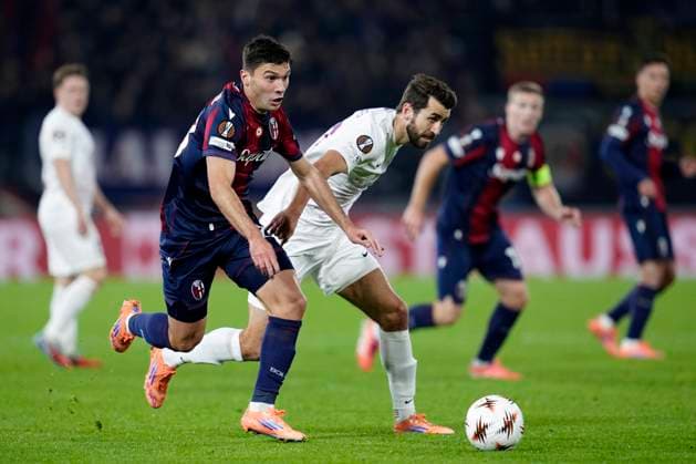 Nicolo Cambiaghi (Bologna FC) and Vetle Dragsens (SK Brann) battle for the ball, UEFA Europa League 2025 26 League Phase MD4, Bologna FC 1909 v SK Brann, Stadio Renato Dall Ara, November 6, 2025, Bologna, Italy.