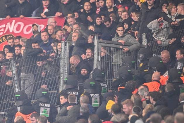 Police use pepper spray in front of the Rotterdam Block during the UEFA Europa League 2025 26 League Phase MD4 match between VfB Stuttgart and Feyenoord at Stuttgart Arena on November 6, 2025 in Stuttgart, Germany. (Photo by Harry Langer DeFodi Images) Police use pepper spray in front of the Rotterdam Block during the UEFA Europa League 2025 26 League Phase MD4 match between VfB Stuttgart and Feyenoord at Stuttgart Arena on November 6, 2025 in Stuttgart, Germany Photo by Harry Langer DeFodi Images