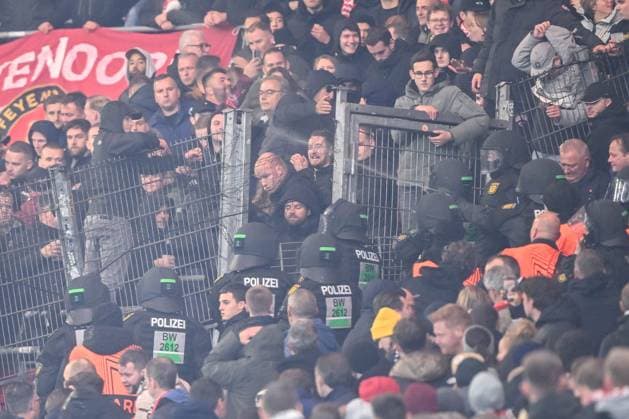 Police use pepper spray in front of the Rotterdam Block during the UEFA Europa League 2025 26 League Phase MD4 match between VfB Stuttgart and Feyenoord at Stuttgart Arena on November 6, 2025 in Stuttgart, Germany. (Photo by Harry Langer DeFodi Images) Police use pepper spray in front of the Rotterdam Block during the UEFA Europa League 2025 26 League Phase MD4 match between VfB Stuttgart and Feyenoord at Stuttgart Arena on November 6, 2025 in Stuttgart, Germany Photo by Harry Langer DeFodi Images