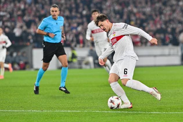 Europa League VfB Stuttgart Feyenoord Rotterdam 06 11 2025 STUTTGART, GERMANY 6 NOVEMBER on the ball Angelo STILLER VfB Stuttgart 6 Single photo Crop during the league match between VfB Stuttgart and Feyenoord Rotterdam on matchday 4 of the Europa League at the MHP Arena on 06 11 2025 Copyright: xBEAUTIFULxSPORTS Goldbergx