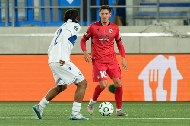 Tasos Chatzigiovanis (10 Omonoia) under pressure of Brandon Soppy (2 Lausanne during the UEFA Conference League match between Lausanne-Sport and Omonoia at Stade de la Tuiliere in Lausanne, Switzerland Copyright: xGiuseppexVelletrix xSPPx Sportspressphoto_SPR57818