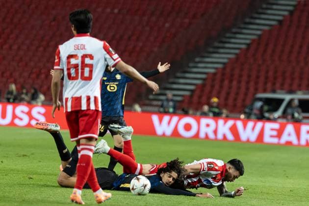 BELGRADE - FOOTBALL - EUROPA LEAGUE - BELGRADE -LOSC PHOTOPQR VOIX DU NORD PASCAL BONNIERE ; 06 11 2025 ; BELGRADE 06.11.2025 europa League , match opposant l Etoile rouge de Belgrade au Losc ( Lille ) AYYOUB BOUADI . Photo Pascal Bonniere La voix Du Nord HAUTS DE FRANCE France  Copyright: xPHOTOPQR VOIXxDUxNORD MAXPPPxPASCALxBONNIEREx 20251106VDN1051 20251106VDN1051