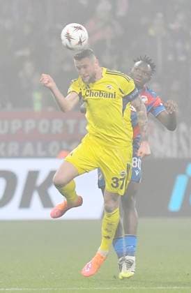Milan Skriniar of Fenerbahce, left, heads the ball during the Football Europa League 4th round match Viktoria Plzen vs Fenerbahce Istanbul in Pilsen, Czech Republic, November 6, 2025. At right Princ Adu of Plzen. (CTKxPhoto MiroslavxChaloupka) CTKPhotoP2025110609750  CTKPhotoP2025110609750