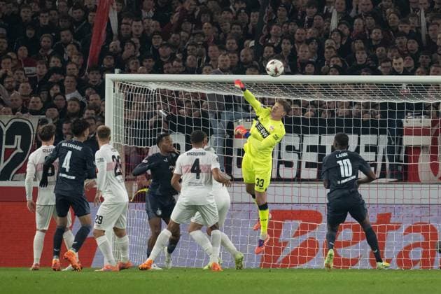 Alexander Nuebel VfB Stuttgart, 33 , Action, GER, VfB Stuttgart vs Feyenoord Rotterdam, Football, UEFA Europa League, Men, Matchday 4, 2025 2026 season, 06 11 2025, GER, VfB Stuttgart vs Feyenoord Rotterdam, Football, UEFA Europa League, Men, Matchday 4, 2025 2026 season, 06 11 2025 Stuttgart Copyright: xEibner-Pressefoto WolfgangxFrankx EP_WFK