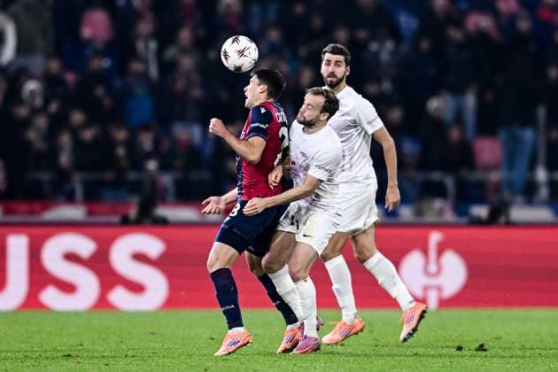 251106 Nicolo Cambiaghi of Bologna against Bard Finne and Vetle Dragsnes of Brann during the Europa League football match between Bologna and Brann on November 6, 2025 in Bologna Photo Image Photo BILDBYRAN kod XY XY0083 fotboll football soccer fotball uefa europa league europa league bologna brann bbeng  Copyright: ImagexPhoto BB251106ZD016