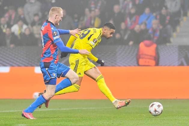 Vaclav Jemelka of Plzen, left, and Youssef En-Nesyri of Fenerbahce in action during the Football Europa League 4th round match Viktoria Plzen vs Fenerbahce Istanbul in Pilsen, Czech Republic, November 6, 2025. (CTKxPhoto MiroslavxChaloupka) CTKPhotoP2025110609773  CTKPhotoP2025110609773