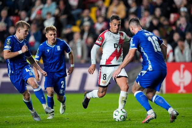 November 6, 2025, Madrid, Madrid, SPAIN: Oscar Trejo of Rayo Vallecano in action during the UEFA Conference League 2025 26 League Phase MD3 match between Rayo Vallecano de Madrid and KKS Lech Poznan at Estadio Vallecas on November 06, 2025 in Madrid, Spain. Madrid SPAIN - ZUMAa181 20251106_zaa_a181_092 Copyright: xDennisxAgyemanx