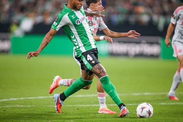 UEFA Europa Leauge: Real Betis vs Olympique Lyon Sevilla, Spain - 06 11 2025: UEFA Europa League match between Real Betis Balompie and Olympique Lyon at Estadio La Cortuja 4 Real Betis defender, Natan clears the ball in defense Mandatory Credit: Toby Tande Avant Sports Agency Sevilla Estadio La Cortuja Spain Copyright: xx