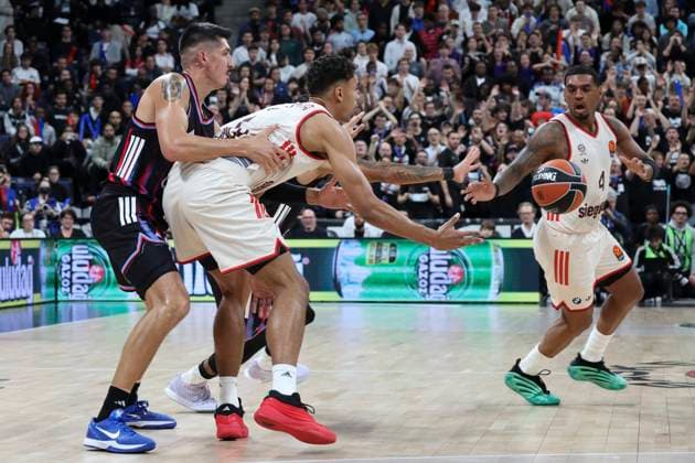 BASKET BALL : Paris Basket Vs Bayern - Euroligue - 06 11 2025 Oscar da Silva (Bayern) - Xavier Rathan-Mayes (Bayern) Vs Derek Willis (Paris) ParisFrance  Copyright: xMichaelxBaucherx
