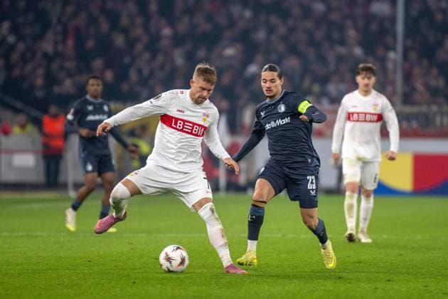 Maximilian Mittelstädt VfB Stuttgart and Anis Hadj Moussa Feyenoord Rotterdam xettx, Germany, Stuttgart, 06 11 2025, Football, UEFA Europa League VfB Stuttgart vs Feyenoord Rotterdam, Season 2025 2026, Match Day 4, MHP Arena