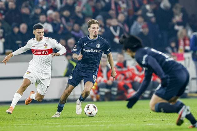 STUTTGART , 06-11-2025 , MHP Arena , season 2025 2026 , UEFA Europa League League phase match between Vfb Stuttgart and Feyenoord , Picture shows Stuttgart player Bilal El Khannouss and Feyenoord player Luciano Valente Stuttgart - Feyenoord  x31893219x Copyright: