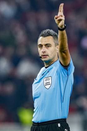 STUTTGART , 06-11-2025 , MHP Arena , season 2025 2026 , UEFA Europa League League phase match between Vfb Stuttgart and Feyenoord , Picture shows referee Horatiu Fesnic Stuttgart - Feyenoord  x31893234x Copyright: