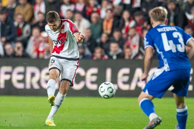 November 6, 2025, Madrid, Madrid, Spain: GERARD GUMBAU of Rayo Vallecano kicks the ball during the UEFA Conference League match between RAYO VALLECANO Vs. LECH POZNAN held on November 6 at the Estadio de Vallecas in Madrid, Spain. Madrid Spain - ZUMAc312 20251106_zsp_c312_007 Copyright: xOscarxManuelxSanchezx