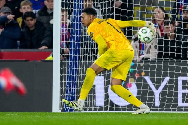 2025-11-06 Crystal Palace v AZ Alkmaar - UEFA Conference League 2025 26 League Phase MD4 LONDON, UNITED KINGDOM - NOVEMBER 6: Goalkeeper Jayden Owusu-Oduro of AZ Alkmaar during the UEFA Conference League 2025 26 League Phase MD4 match between Crystal Palace and AZ Alkmaar at Selhurst Park Stadium on November 6, 2025 in London, United Kingdom. London Selhurst Park Stadium United Kingdom Content not available for redistribution in The Netherlands directly or indirectly through any third parties. Copyright: xEdxvanxdexPolx
