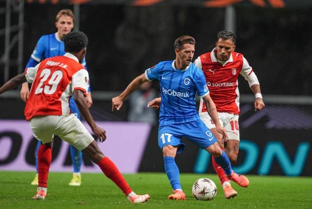 Braga s Jean-Baptiste Gorby, Genk s Patrik Hrosovsky and Braga s Rodrigo Zalazar fight for the ball during a soccer game between Portuguese soccer team SC Braga and Belgian club KRC Genk, on Thursday 06 November 2025, in Braga, fourth game (out of 8) in the league phase of the UEFA Europa League competition. JOMAxGISBERT  x139695303x