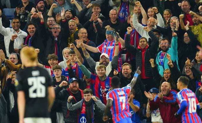 Ismaïla Sarr of Crystal Palace celebrates scoring a goal after making it 3-1 with fans Crystal Palace v AZ Alkmaar, UEFA Conference League, Group Stage, Football, Selhurst Park, London, UK - 06 Nov 2025London Selhurst Park United Kingdom EDITORIAL USE ONLY No use with unauthorised audio, video, data, fixture lists, club league logos or live services. Online in-match use limited to 120 images, no video emulation. No use in betting, games or single club league player publications. Copyright: xJavierxGarcia Shutterstockx 15642281al