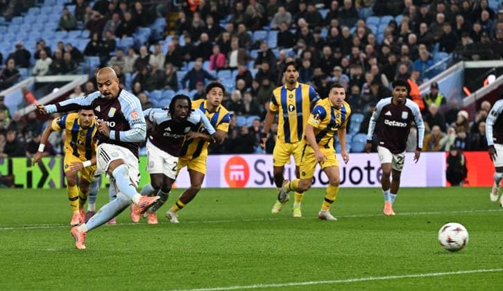Donyell Malen of Aston Villa scores the team s second goal from a penalty Aston Villa v Maccabi Tel Aviv, UEFA Europa League, Group Stage, Football, Villa Park, Birmingham, UK - 06 Nov 2025Birmingham Villa Park United Kingdom EDITORIAL USE ONLY No use with unauthorised audio, video, data, fixture lists, club league logos or live services. Online in-match use limited to 120 images, no video emulation. No use in betting, games or single club league player publications. Copyright: xAnnaxGowthorpe Shutterstockx 15642257ai