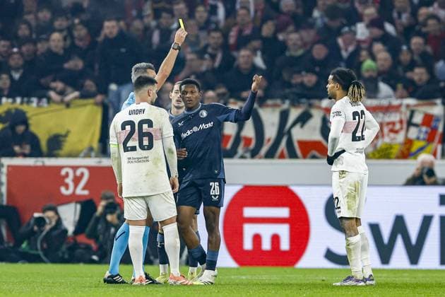 STUTTGART , 06-11-2025 , MHP Arena , season 2025 2026 , UEFA Europa League League phase match between Vfb Stuttgart and Feyenoord , Picture shows referee Horatiu Fesnic show Feyenoord player Givairo Read a yellow card Stuttgart - Feyenoord  x31893461x Copyright: