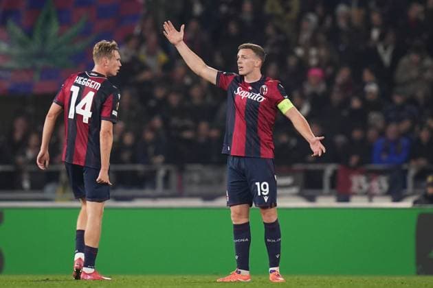 Bologna s Lewis Ferguson protests during the UEFA Europa League soccer match between Bologna and Brann at the Renato DallÕAra Stadium in Bologna, north Italy - Thursday, November 6, 2025 -  Copyright: xMassimoxPaolone LaPressex