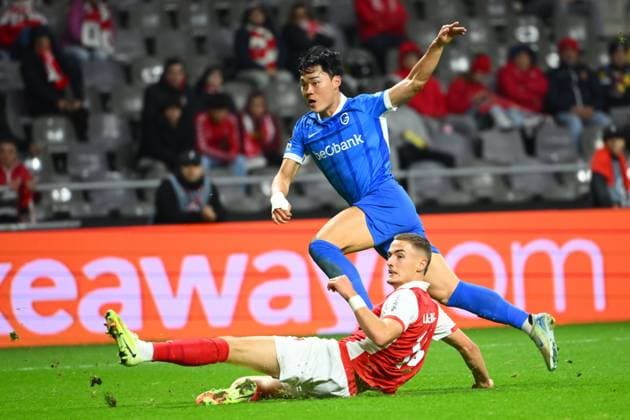 SC Braga v KRC Genk - UEFA Europa League BRAGA, PORTUGAL - NOVEMBER 06 : Oh Hyeon-Gyu forward of KRC Genk celebrating scoring a goal (1-3) during the UEFA Europa League 2025 26 League Phase MD4 match between SC Braga and KRC Genk on November 6, 2025 in Braga, Portugal, 06 11 2025 Braga Portugal  Copyright: xVincentxKalutx