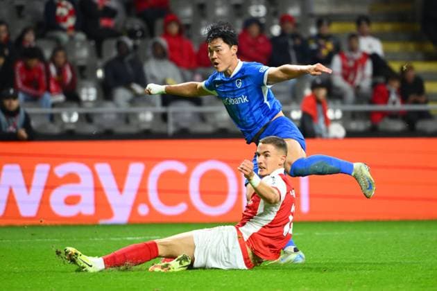 SC Braga v KRC Genk - UEFA Europa League BRAGA, PORTUGAL - NOVEMBER 06 : Oh Hyeon-Gyu forward of KRC Genk celebrating scoring a goal (1-3) during the UEFA Europa League 2025 26 League Phase MD4 match between SC Braga and KRC Genk on November 6, 2025 in Braga, Portugal, 06 11 2025 Braga Portugal  Copyright: xVincentxKalutx