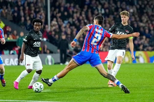 2025-11-06 Crystal Palace v AZ Alkmaar - UEFA Conference League 2025 26 League Phase MD4 LONDON, UNITED KINGDOM - NOVEMBER 6: Sven Mijnans of AZ Alkmaar shoots at goal during the UEFA Conference League 2025 26 League Phase MD4 match between Crystal Palace and AZ Alkmaar at Selhurst Park Stadium on November 6, 2025 in London, United Kingdom. London Selhurst Park Stadium United Kingdom Content not available for redistribution in The Netherlands directly or indirectly through any third parties. Copyright: xEdxvanxdexPolx