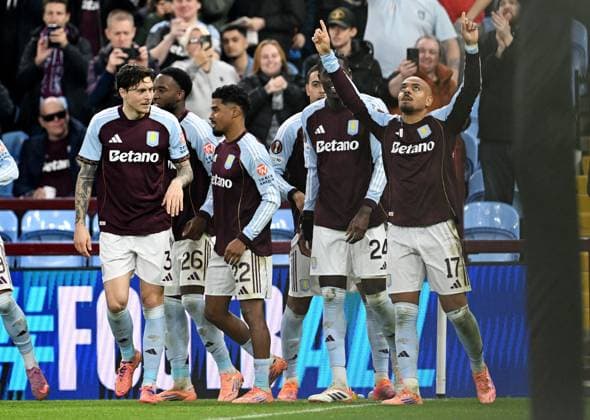 Donyell Malen of Aston Villa celebrates after scoring the team s second goal from a penalty Aston Villa v Maccabi Tel Aviv, UEFA Europa League, Group Stage, Football, Villa Park, Birmingham, UK - 06 Nov 2025Birmingham Villa Park United Kingdom EDITORIAL USE ONLY No use with unauthorised audio, video, data, fixture lists, club league logos or live services. Online in-match use limited to 120 images, no video emulation. No use in betting, games or single club league player publications. Copyright: xAnnaxGowthorpe Shutterstockx 15642257aj