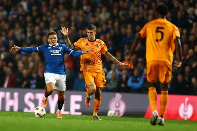 Gianluca Mancini of Roma fouls Max Aarons of Rangers during the Europa League league phase match at Ibrox Stadium, Glasgow. Rangers v Roma - UEFA Europa League - League Phase - Ibrox Stadium, Glasgow, Lanarkshire, Scotland, UK - 06 Nov 2025Glasgow Ibrox Lanarkshire United Kingdom  Copyright: xO Rourke RangersxFC Shutterstockx 15702164y
