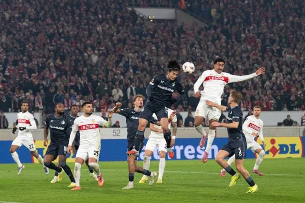 Penalty area scene, v li Ayase Ueda Feyenoord Rotterdam, 09 , Tiago Tomas VfB Stuttgart, 08 GER, VfB Stuttgart vs Feyenoord Rotterdam, Football, UEFA Europa League, Men, Matchday 4, Season 2025 2026, 06 11 2025, GER, VfB Stuttgart vs Feyenoord Rotterdam, Football, UEFA Europa League, Men, Matchday 4, Season 2025 2026, 06 11 2025 Stuttgart Copyright: xEibner-Pressefoto WolfgangxFrankx EP_WFK