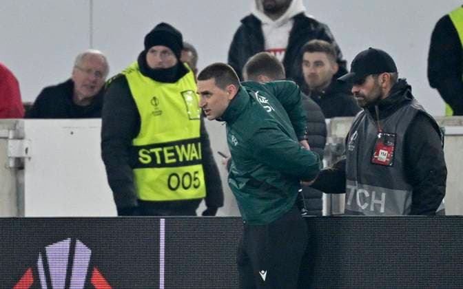 before the start of the second half Fourth official Referee Rares Vidican ROU sprints across the field and is helped by a technical assistant VfB Stuttgart v Feyenoord Rotterdam EUROPA LEAGUE EL 06 11 2025 DFL REGULATIONS PROHIBIT ANY USE OF PHOTOGRAPHS AS IMAGE SEQUENCES AND OR QUASI VIDEO VfB Stuttgart v Feyenoord Rotterdam EUROPA LEAGUE EL