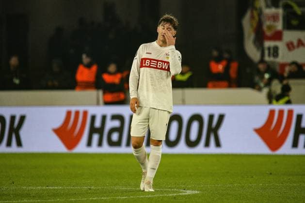 06 11 2025, xmohx, Football UEFA Europa League, VfB Stuttgart Feyernoord Rotterdam v l Angelo Stiller VfB Stuttgart Disappointed, sad, frustrated DFL DFB REGULATIONS PROHIBIT ANY USE OF PHOTOGRAPHS as IMAGE SEQUENCES and or QUASI VIDEO Stuttgart