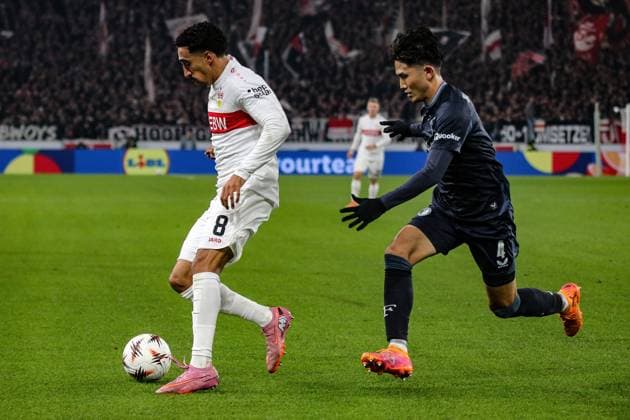 06 11 2025, xmohx, Football UEFA Europa League, VfB Stuttgart Feyernoord Rotterdam v l Tiago Tomas VfB Stuttgart Tsuyoshi Watanabe Feyenoord Rotterdam Zweikampf, Aktion, action, battle for the ball DFL DFB REGULATIONS PROHIBIT ANY USE OF PHOTOGRAPHS as IMAGE SEQUENCES and or QUASI VIDEO Stuttgart
