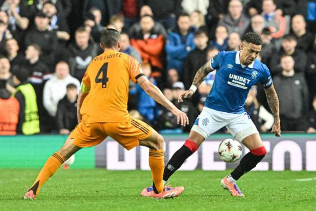Rangers v A.S. Roma UEFA Europa League James Tavernier of Rangers and Bryan Cristante of A.S. Roma during the UEFA Europa League match at Ibrox Stadium, Glasgow UK Newspapers OUT Copyright: xJamiexJohnstonx FIL-22472-0098