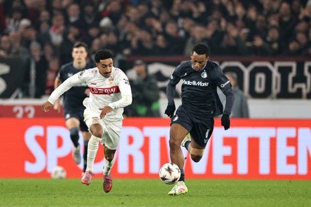 STUTTGART - (l-r) Tiago Tomas of VfB Stuttgart, Quinten Timber of Feyenoord during the UEFA Europa League match between VFB Stuttgart and Feyenoord Rotterdam at the Stuttgart Arena on November 6, 2025, in Stuttgart, Germany. ANP BART STOUTJESDIJK UEFA Europa League Matchday 4 2025-2026 xVIxANPxSportx xxANPxIVx 541424839 originalFilename: 541424839.jpg