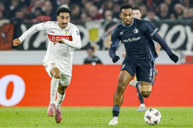 STUTTGART , 06-11-2025 , MHP Arena , season 2025 2026 , UEFA Europa League League phase match between Vfb Stuttgart and Feyenoord , Picture shows Stuttgart player Tiago Tomas and Feyenoord player Quiten Timber Stuttgart - Feyenoord  x31893688x Copyright: